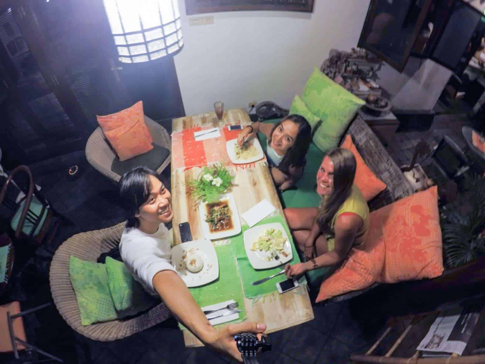 Ăn tối cùng Host tại một nhà hàng bí mật tại Bali, không có trong Lonely Planet, Wikitravel hay Rough Guide